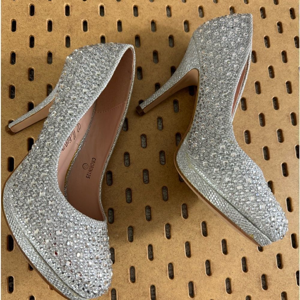 De Blossom Shoes Womens Size 7.5βWedding Rhinestone Bling Glam Disco Silverβpump